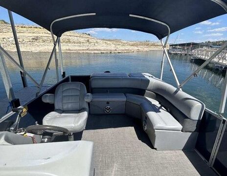 Luxury Bennington S22 Pontoon – Fuel Included, Lake Travis
