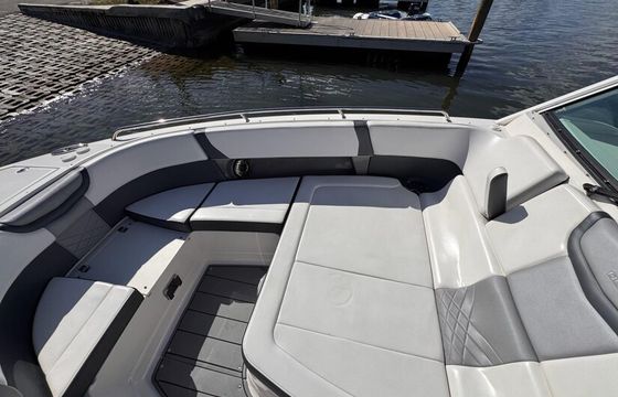 30' Stylish Chaparral – Fast, Fun & Family-Friendly