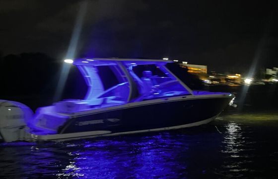 30' Stylish Chaparral – Fast, Fun & Family-Friendly