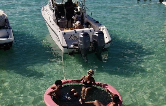 Boston Whaler 24’ – Smooth Ride to Icacos/Palomino (Captain Included)