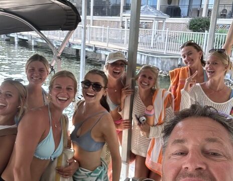 Lake of the Ozarks Party Cruiser | 37' Four Winns for 12 Guests