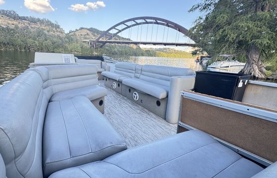 The "Tiki" 24 ft 12 person party pontoon - Lake Austin