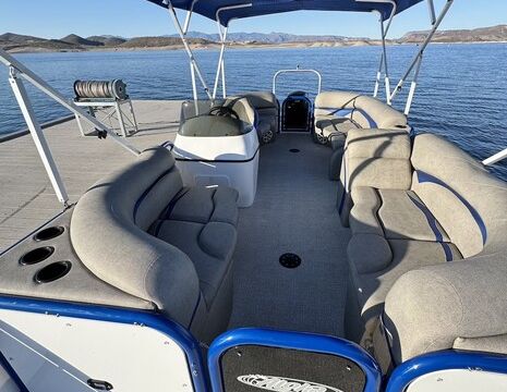 22’ Aloha Tritoon – 150HP Cruise, Swim & Tube at Lake Pleasant