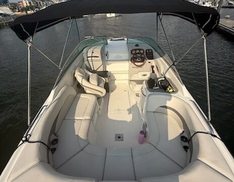 Chaparral 256 cabin family boat