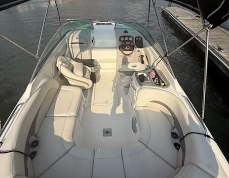 Chaparral 256 cabin family boat