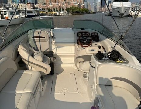 Chaparral 256 cabin family boat