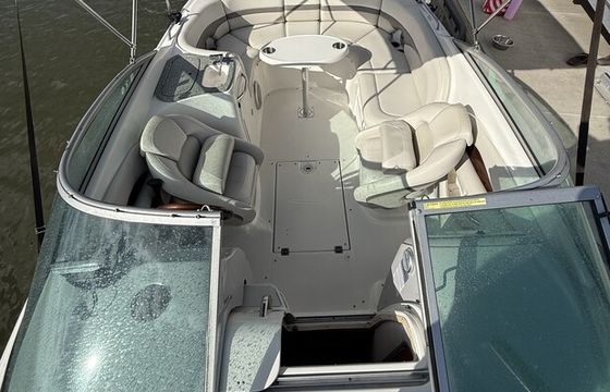 Chaparral 256 cabin family boat