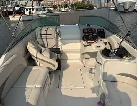 Chaparral 256 cabin family boat