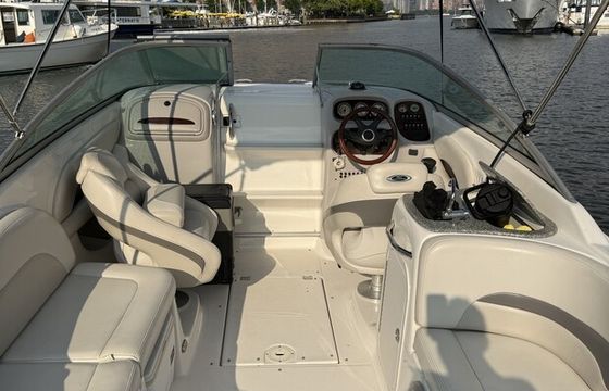 Chaparral 256 cabin family boat