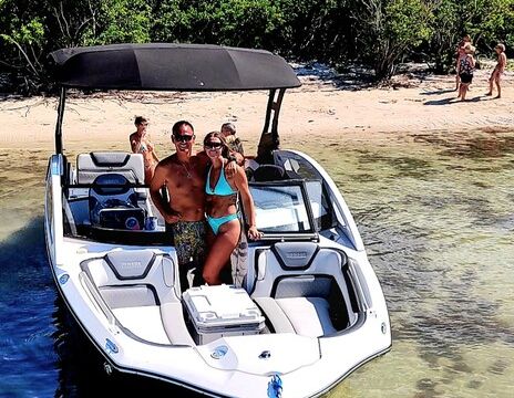 28ft  Yamaha **Fast and Luxurious** Sandbar FAVORITE tons of room***