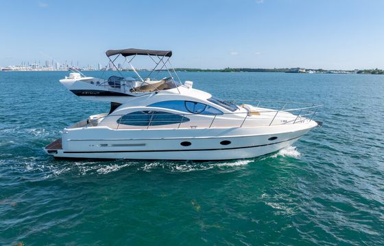 Enjoy " TIME BANDICT " 45ft Azimut in MIAMI !!!
