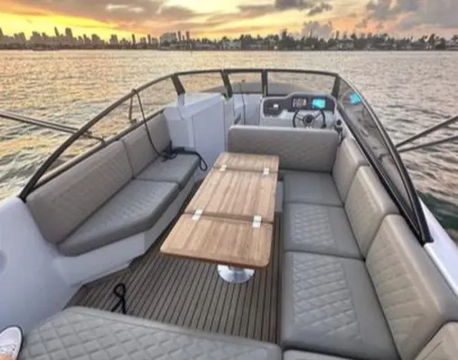 Rand Luxury Yacht with Captain and Fuel – Riviera Beach, West Palm