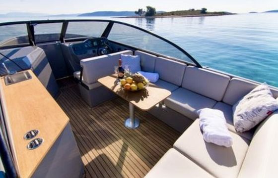 Rand Luxury Yacht with Captain and Fuel – Riviera Beach, West Palm