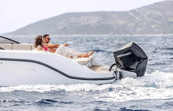 Rand Luxury Yacht with Captain and Fuel – Riviera Beach, West Palm