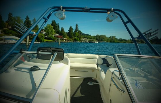 Explore Lake Washington in Our SeaSwirl 237 Sundeck