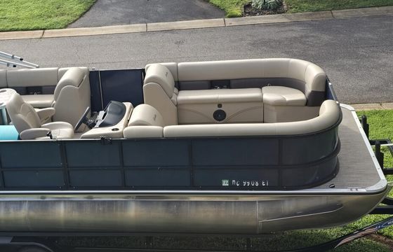 2022 Bentley 24ft Pontoon – Lake Norman, Seats 16