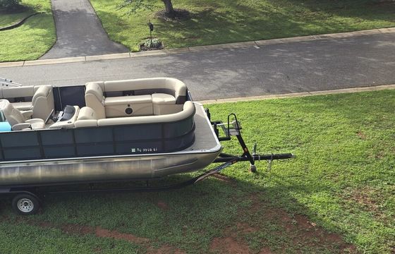 2022 Bentley 24ft Pontoon – Lake Norman, Seats 16