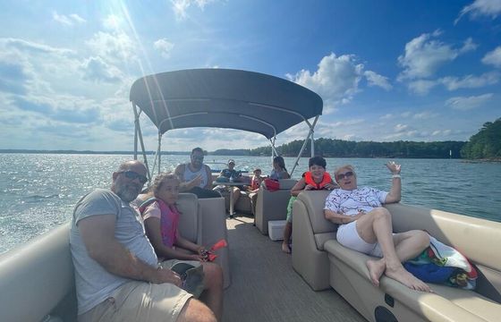 2022 Bentley 24ft Pontoon – Lake Norman, Seats 16