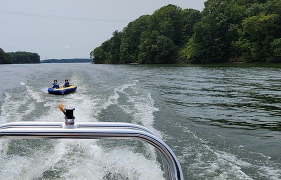 2022 Bentley 24ft Pontoon – Lake Norman, Seats 16
