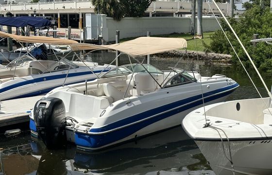23ft Bow rider/deck boat