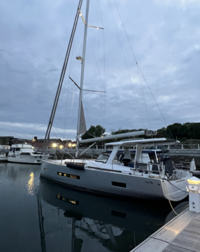 Amazing Sailing Trip in NYC!!The Most beautiful Sailboat in NYC !
