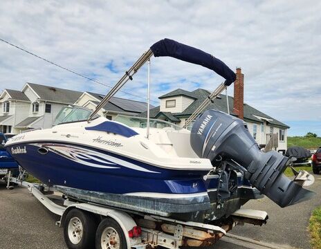 Deck boat on the Great South Bay! (FREE GAS WEEKDAYS AFTER 3PM!)