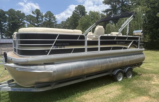 2022 Godfrey SweetWater Tri-Toon w/150hp Mercury