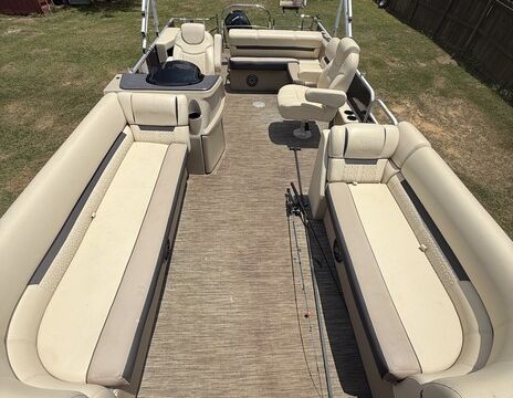 2022 Godfrey SweetWater Tri-Toon w/150hp Mercury