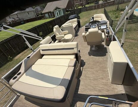 2022 Godfrey SweetWater Tri-Toon w/150hp Mercury