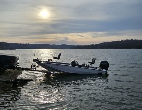 Tracker Pro Team 195 – Perfect for Fishing, Relaxing and Exploring!