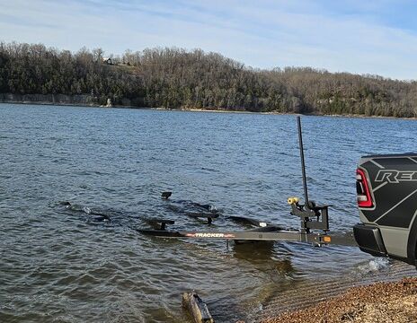 Tracker Pro Team 195 – Perfect for Fishing, Relaxing and Exploring!