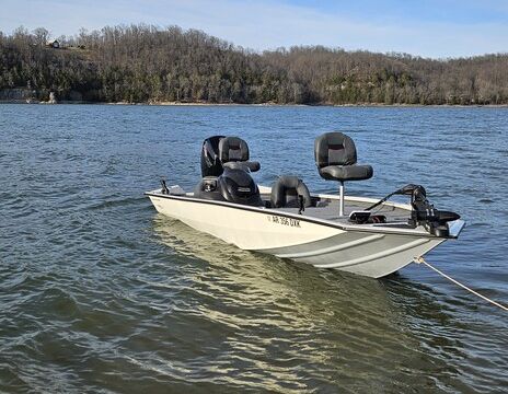 Tracker Pro Team 195 – Perfect for Fishing, Relaxing and Exploring!