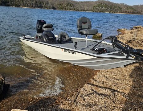 Tracker Pro Team 195 – Perfect for Fishing, Relaxing and Exploring!