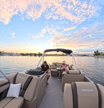 25ft Luxury Lounge Boat with Sunbed and Party Bar – Fort Lauderdale
