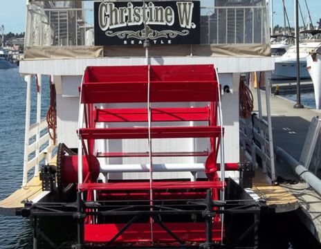 Experience an awesome party on this paddle-wheel-driven boat!
