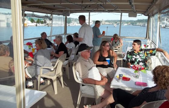 Experience an awesome party on this paddle-wheel-driven boat!