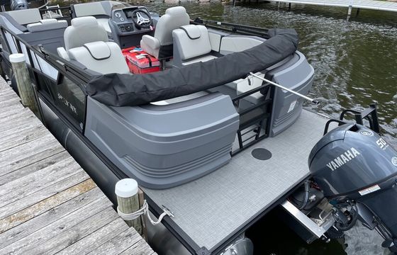 LAKE MINNETONKA / UP TO 12!
