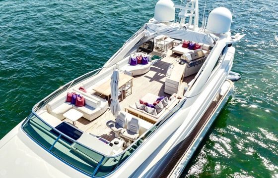 Stunning 105’ Dominator in Miami Beach with JACUZZI