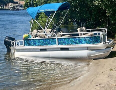 Tiki Time Pontoon with Captain