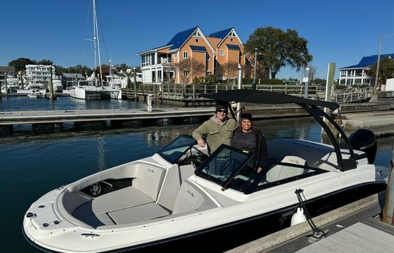 Sea Ray 21’ SPX Bow Rider. Enjoy the beach with no hassle!
