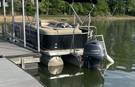 Sweetwater Serenity — 12-Passenger Comfort Tritoon