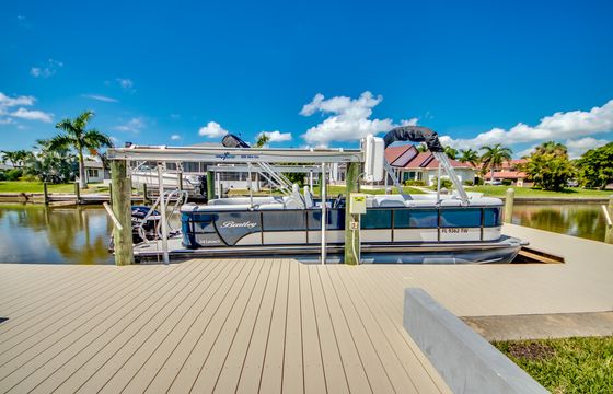 24' Bentley Tri-Toon, 3 day min rentals 5/13-8/8