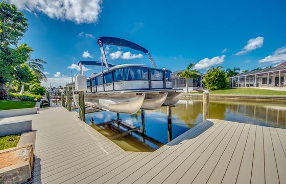 24' Bentley Tri-Toon, 3 day min rentals 5/13-8/8