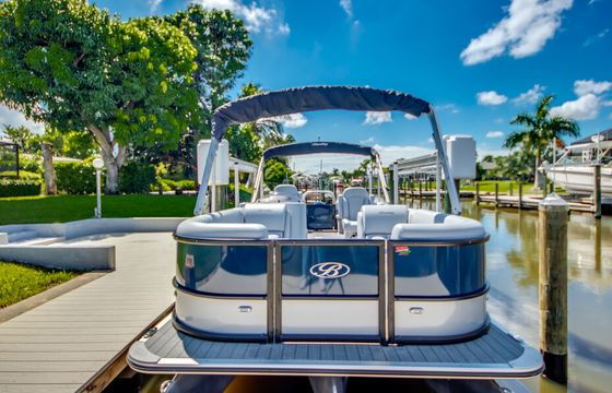 24' Bentley Tri-Toon, 3 day min rentals 5/13-8/8