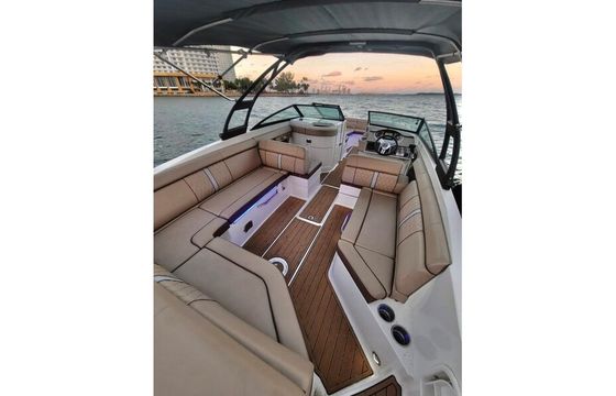 27' Sea Ray SDX Luxury Yacht Cruise – Miami