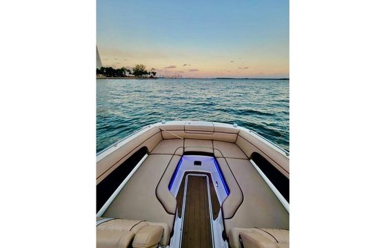 27' Sea Ray SDX Luxury Yacht Cruise – Miami