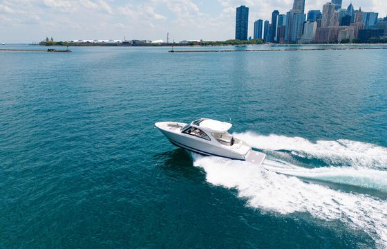 37ft Regal Motor Yacht – Chicago Lake Michigan Charter w/ Seakeeper