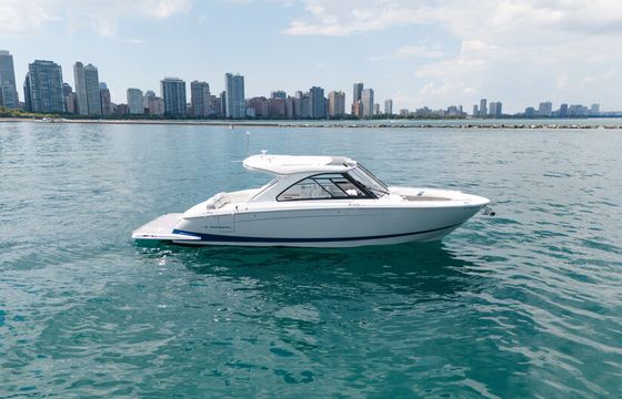 37ft Regal Motor Yacht – Chicago Lake Michigan Charter w/ Seakeeper