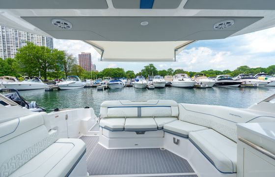 37ft Regal Motor Yacht – Chicago Lake Michigan Charter w/ Seakeeper