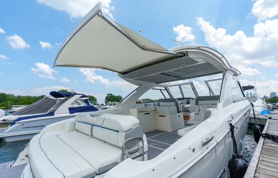37ft Regal Motor Yacht – Chicago Lake Michigan Charter w/ Seakeeper